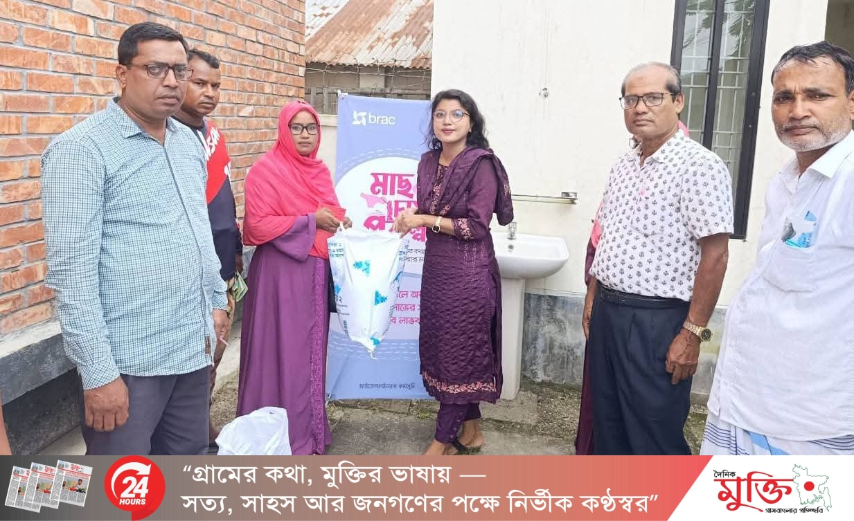 মিঠাপুকুরে মৎস্য চাষীদের মাঝে বিনামূল্যে মাছের পোনা বিতরণ