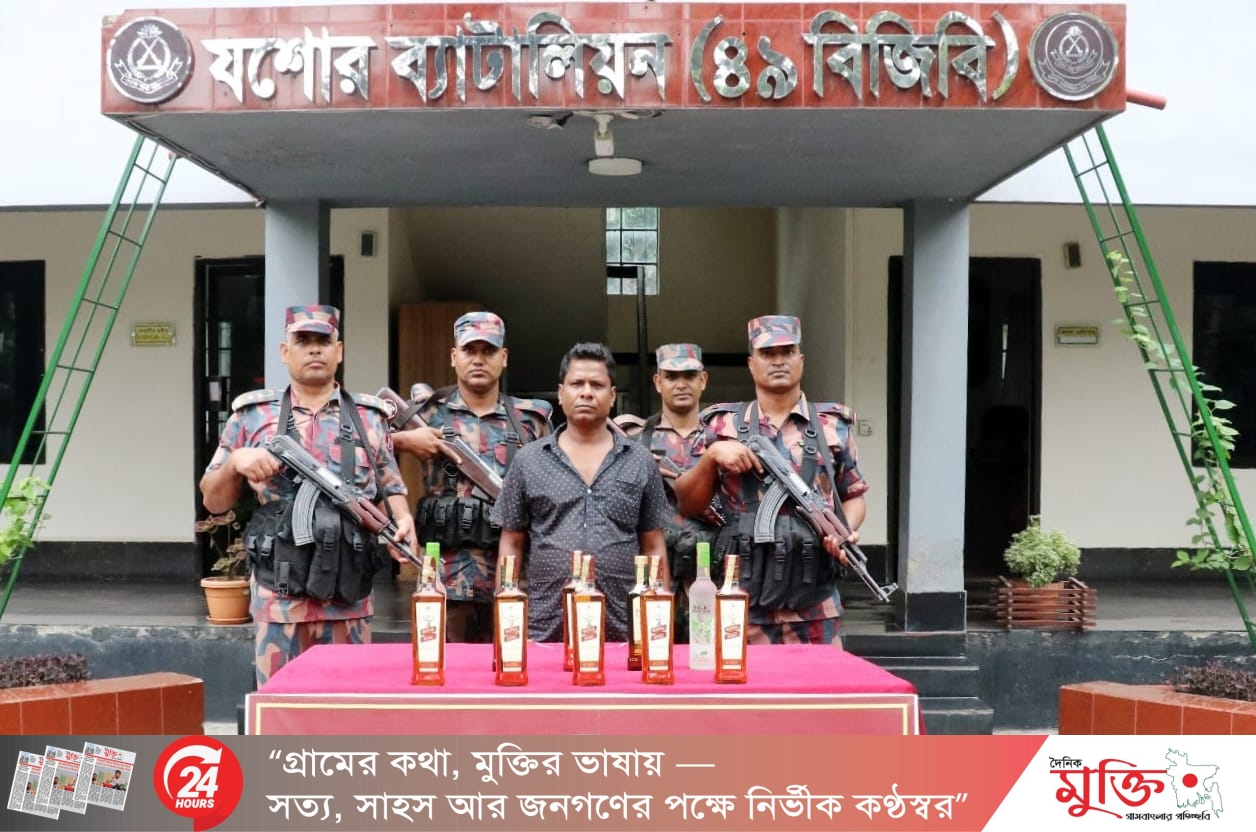 যশোরে বিদেশী মদসহ ভারতীয় নাগরিক আটক