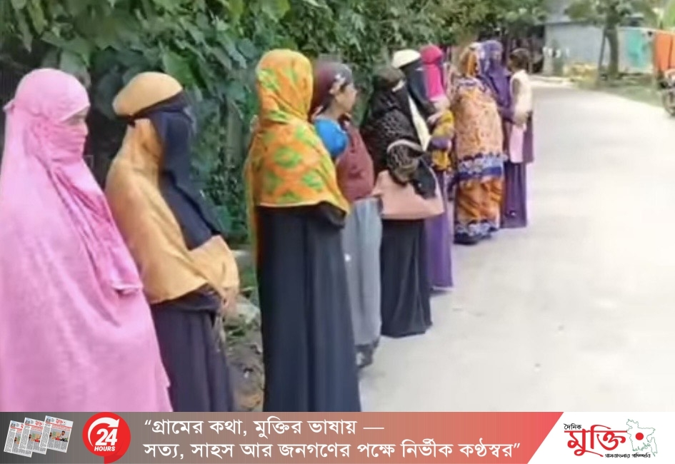 সালথায় ভিজিডি কার্ড নিয়ে মানববন্ধন