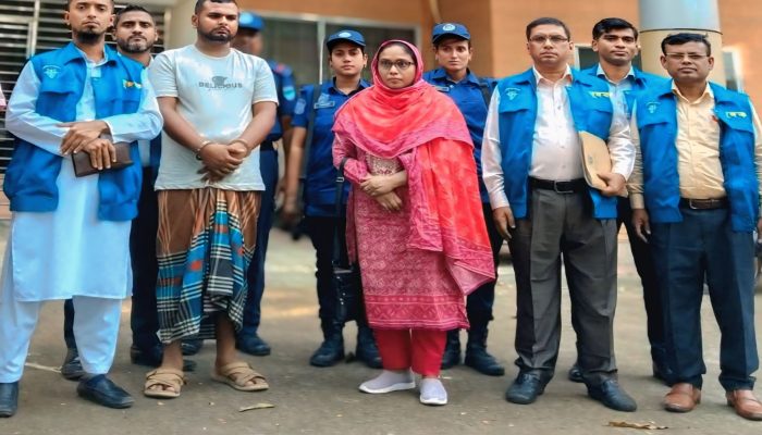 বেনাপোলে ঘুসকাণ্ডে রাজস্ব কর্মকর্তা আটক