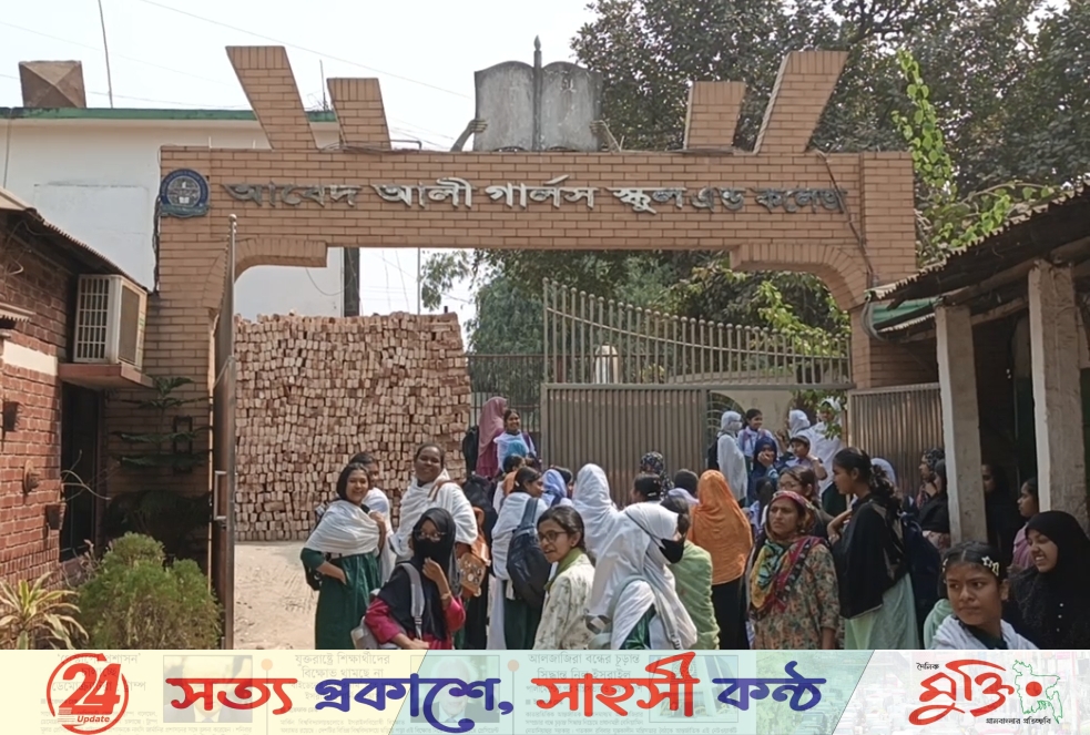 ছুটিতে স্কুল চালু, ক্ষোভ শ্রীপুরে