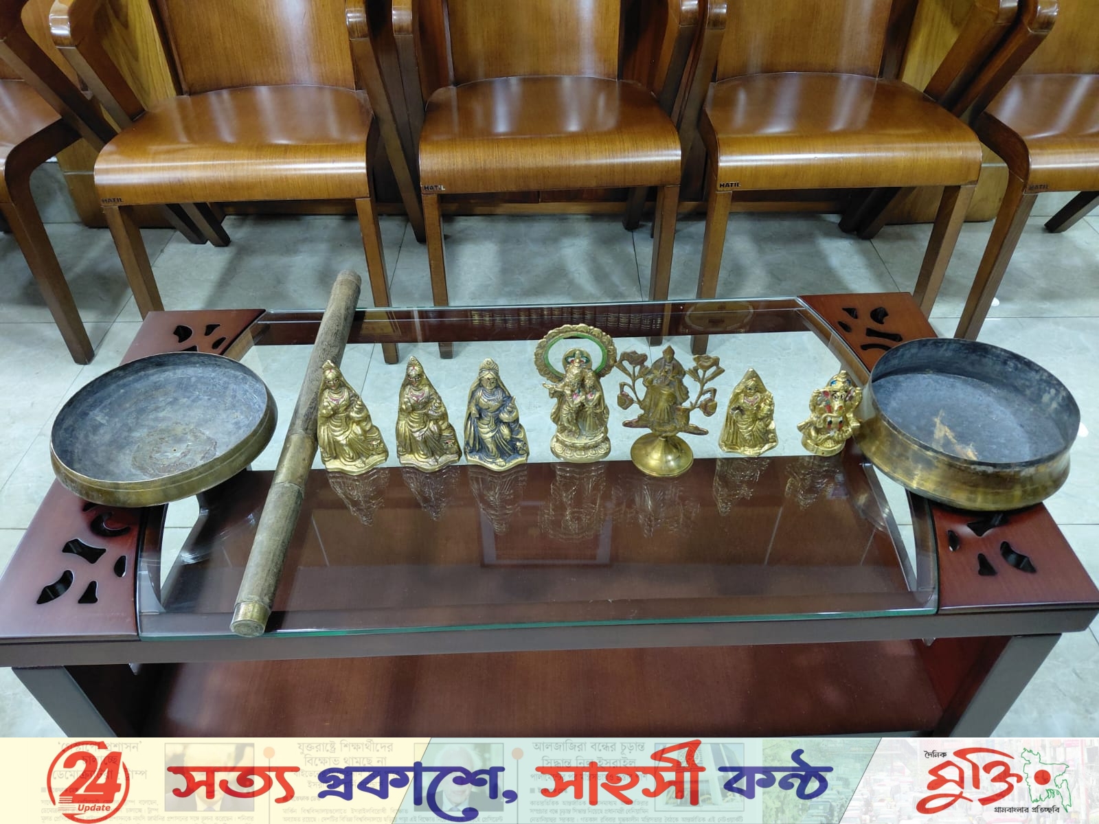 পুকুরে মিলল পিতলের সাত মূর্তি