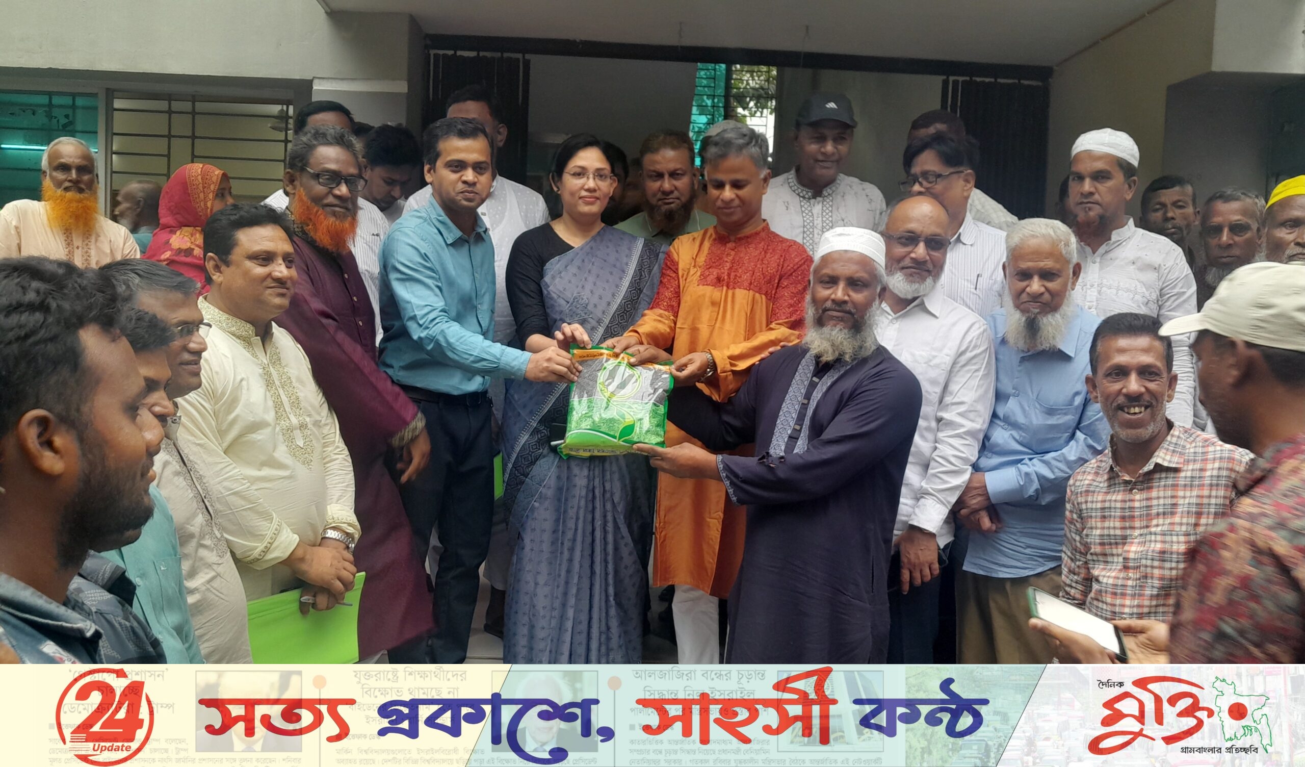 বেলকুচিতে বিনামূল্যে সার ও বীজ পেলেন কৃষক