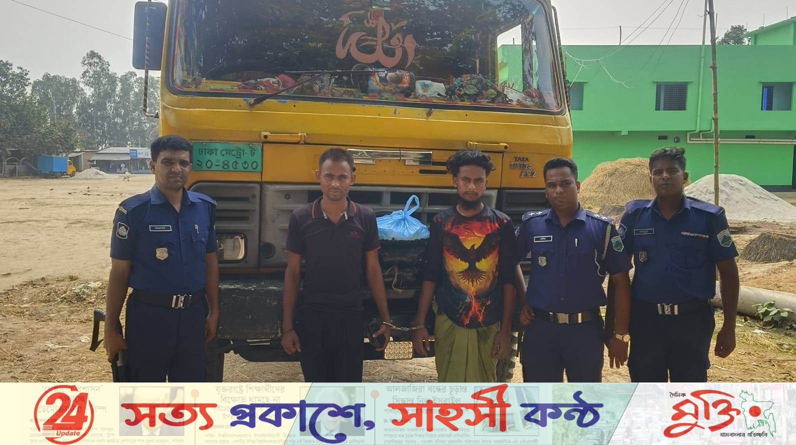 তানোরে ট্রাকের গোপন চেম্বারে মিললো ৫ কেজি গাঁজা