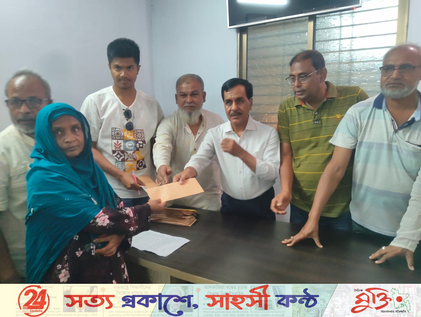 ধলুর তহবিলের অনুদান পেলেন ৪১ অসহায় মানুষ