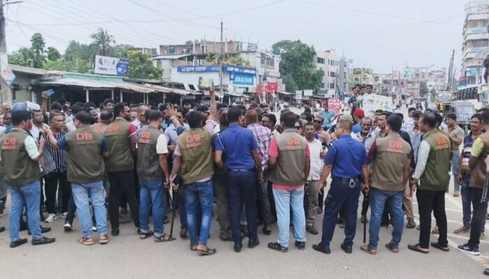 নড়াইলে বাস মালিক সমিতির দুই কমিটি মুখোমুখি